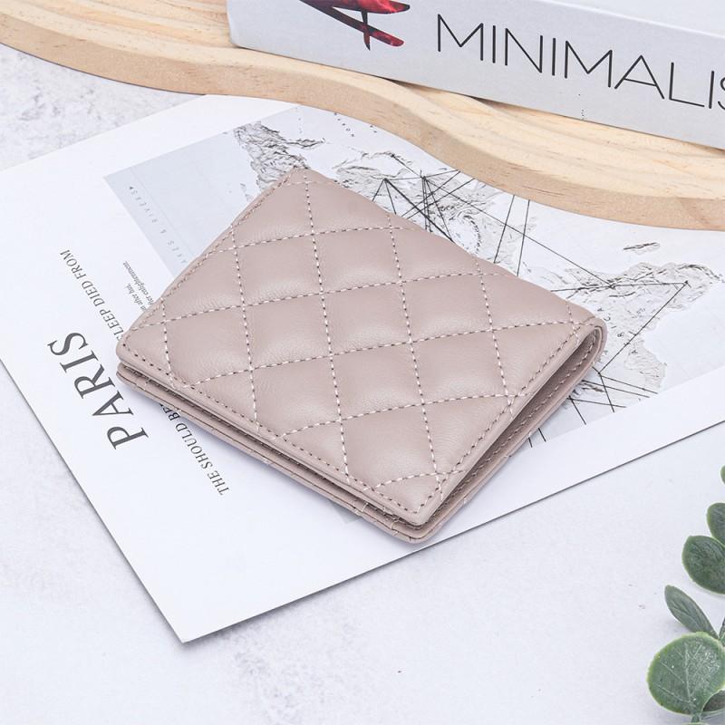 Sheepskin Short Small Wallet Women s Fashionable Embroidered Diamond-checkered Folding Genuine Leather Multifunctional Change Purse Women 12x10x2cm сірий
Sheepskin Short Small Wallet Women s Fashionable Embroidered Diamond-checkered Folding Genuine Leather Multifunctional Change Purse Women 12x10x2cm сірий