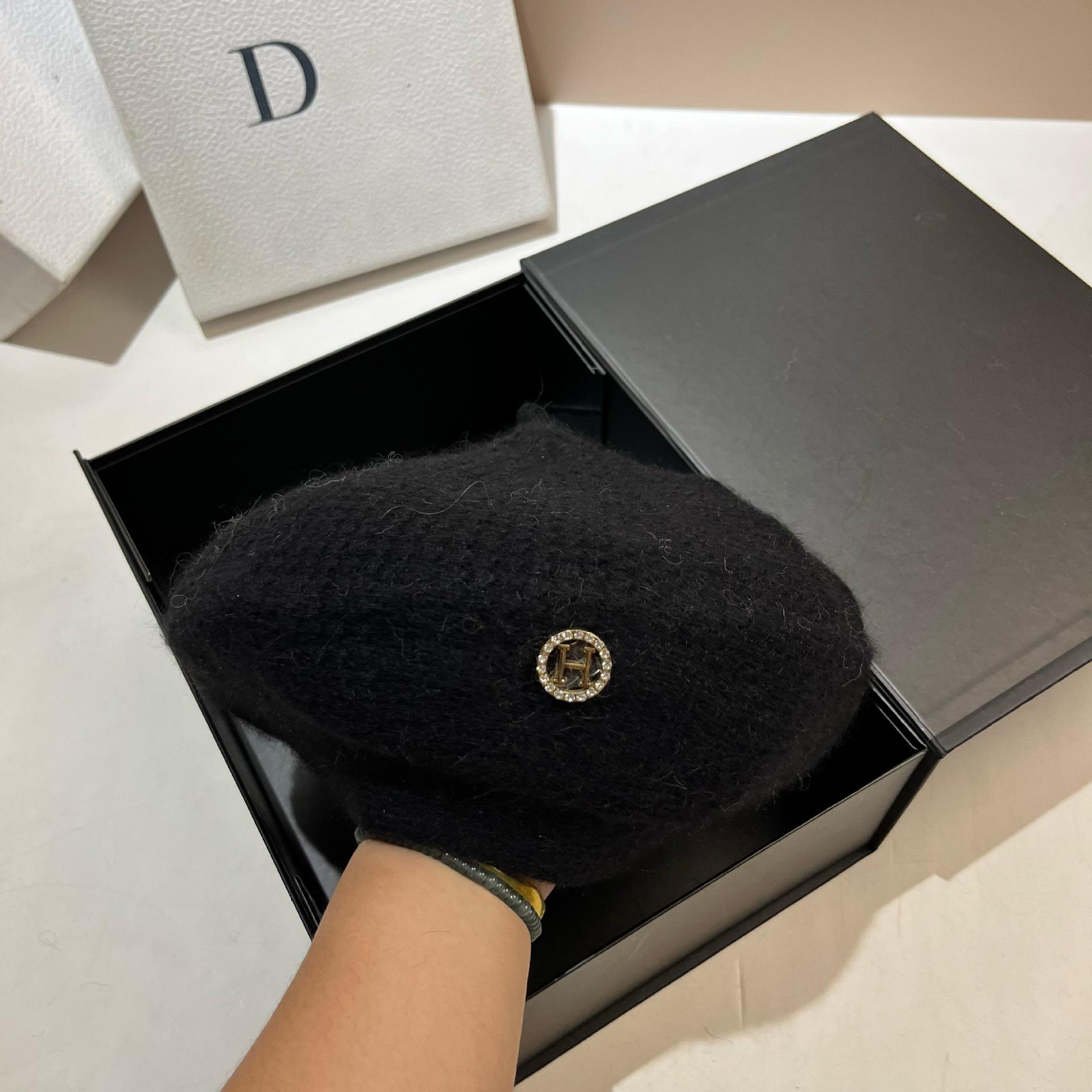 H Letter Angora Long Rabbit Hair Beret Nordic Winter Warm Soft Waxy Octagonal Sweet Painter Hat m (56-58cm) elastic чорний
H Letter Angora Long Rabbit Hair Beret Nordic Winter Warm Soft Waxy Octagonal Sweet Painter Hat m (56-58cm) elastic чорний