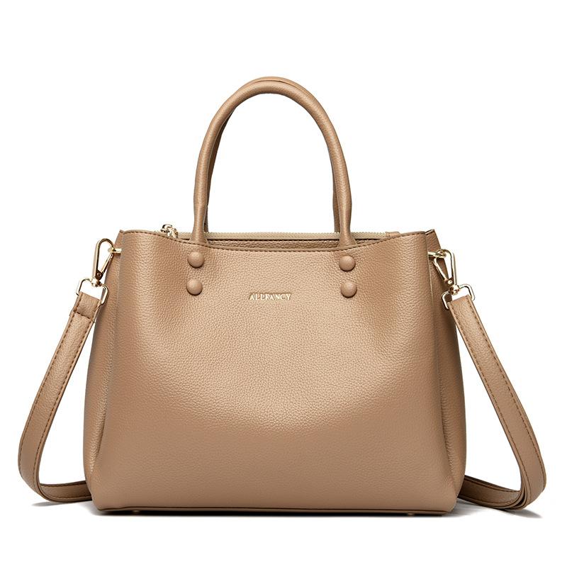 Простая и стильная сумочка, наплечная сумка, сумка-мессенджер хаки
Простая и стильная сумочка, наплечная сумка, сумка-мессенджер хаки