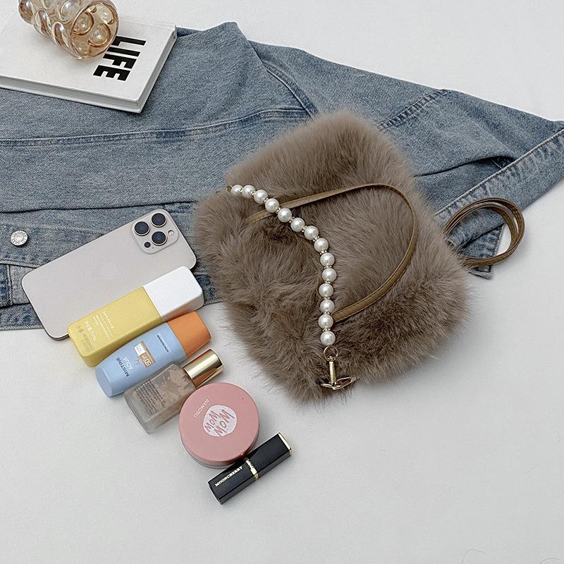Autumn and winter texture women s messenger furry bag 2025 autumn furry portable pearl small bag рожевий
Autumn and winter texture women s messenger furry bag 2025 autumn furry portable pearl small bag рожевий