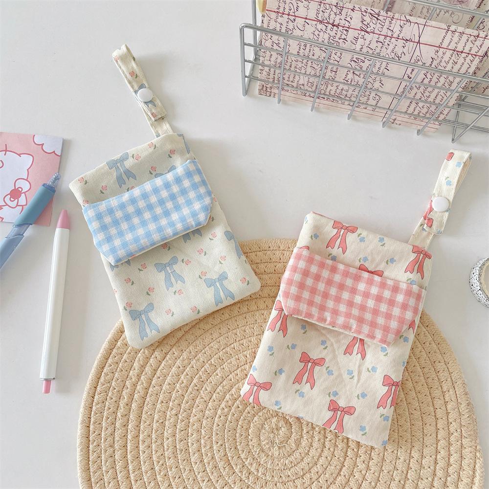 Floral nurse pencil case with pocket on chest Portable double-layer pen cover Storage finishing bag Stationery box
Floral nurse pencil case with pocket on chest Portable double-layer pen cover Storage finishing bag Stationery box