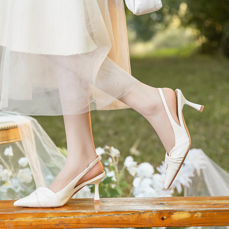 New Chinese kink pointed head thin heel high heel single shoes women s word with temperament bag head sandals spring and summer new 39 срібний
New Chinese kink pointed head thin heel high heel single shoes women s word with temperament bag head sandals spring and summer new 39 срібний