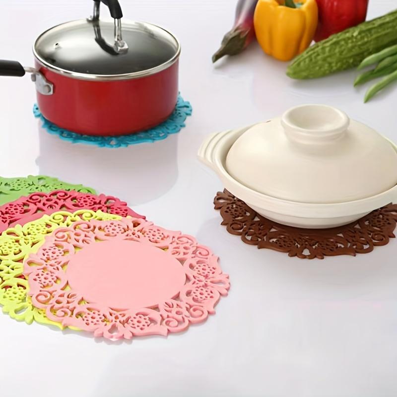 Силиконовые подставки в упаковке из 6 штук, нескользящие термостойкие подушечки с цветочным рисунком для горячих блюд, подставки для кухонных кастрюль с защитой от ожогов 
Силиконовые подставки в упаковке из 6 штук, нескользящие термостойкие подушечки с цветочным рисунком для горячих блюд, подставки для кухонных кастрюль с защитой от ожогов
