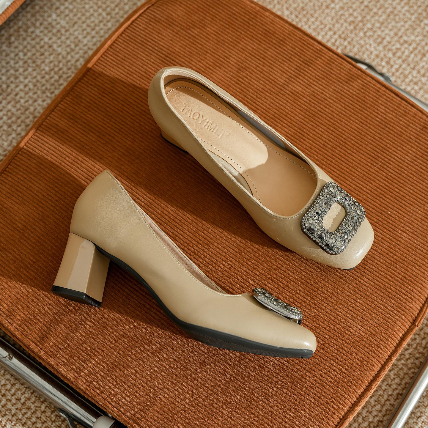 Leather square head thick heel low heel single shoes women are not tired of standing for a long time professional commuter work shoes rhinestone 41
Leather square head thick heel low heel single shoes women are not tired of standing for a long time professional commuter work shoes rhinestone 41