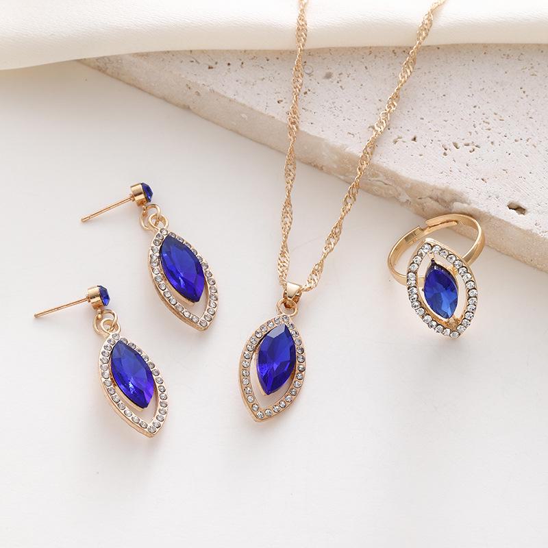 «Роскошный комплект модных украшений в европейско-американском стиле»: Элегантное ожерелье, серьги и кольцо с камнем «Конский глаз» CK0377 Set
«Роскошный комплект модных украшений в европейско-американском стиле»: Элегантное ожерелье, серьги и кольцо с камнем «Конский глаз» CK0377 Set