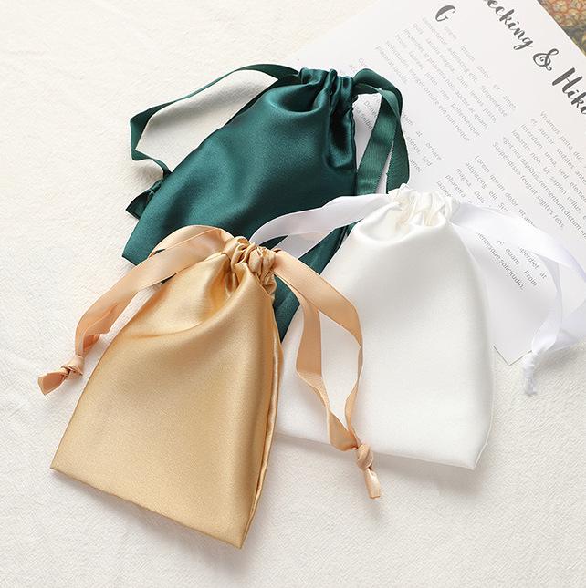 Light-Blocking Double-Sided Faux Silk Sleep Mask with Adjustable Strap, Relieves Fatigue & Protects Eyes, Silk Embroidery 22*12*1cm
Light-Blocking Double-Sided Faux Silk Sleep Mask with Adjustable Strap, Relieves Fatigue & Protects Eyes, Silk Embroidery 22*12*1cm