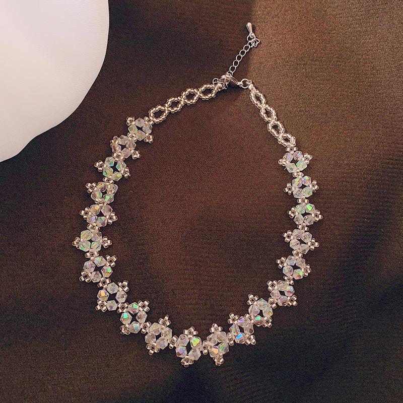 Korean version of cold wind magic crystal necklace simple collarbone chain light luxury niche short neck chain
Korean version of cold wind magic crystal necklace simple collarbone chain light luxury niche short neck chain