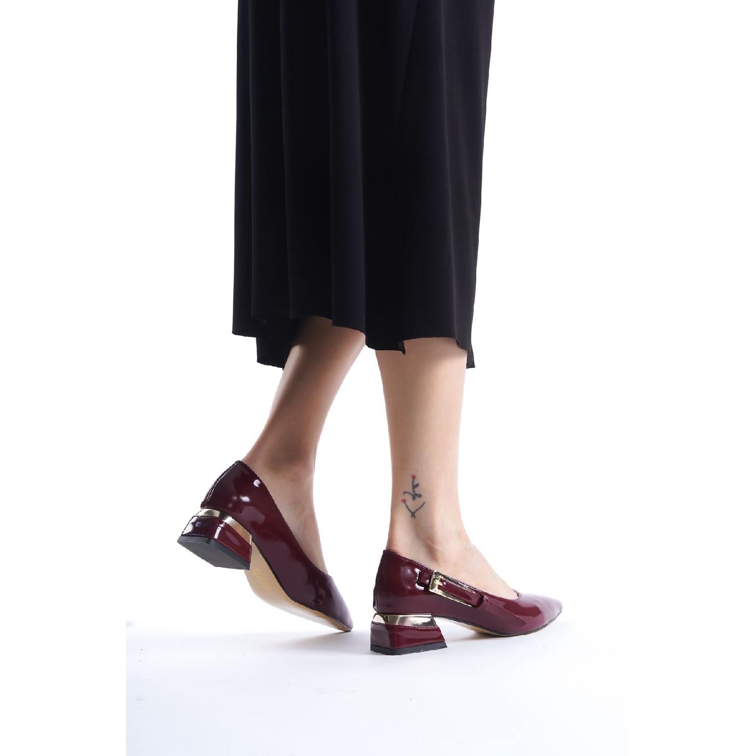 Gold Buckle And Heel Detailed Shiny Patent Leather Closed Pointed Toe Women s Ballerinas 37 бордовый
Gold Buckle And Heel Detailed Shiny Patent Leather Closed Pointed Toe Women s Ballerinas 37 бордовый