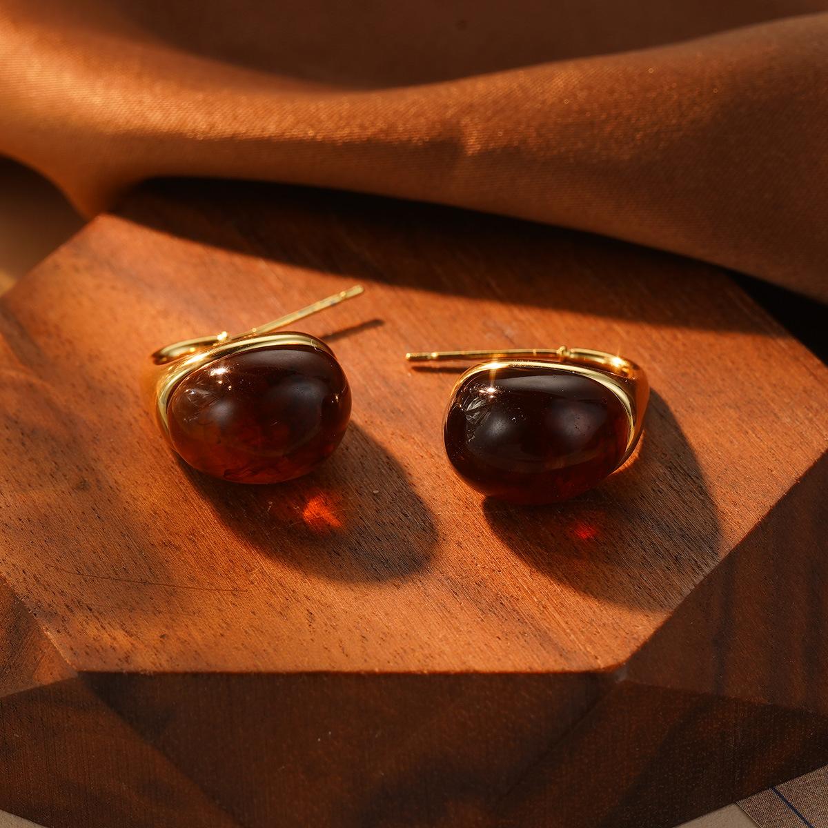 European and American silver needles retro Hong Kong style tortoiseshell smudged geometric earrings light luxury high-end studs fashion personalized
European and American silver needles retro Hong Kong style tortoiseshell smudged geometric earrings light luxury high-end studs fashion personalized