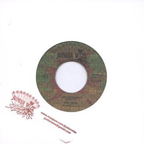 7inch Record KING IMANI / JUNIOR WIZE, PARADOX M - Life Is Perfect / Message Riddim JWP001 Junior Wize JPN 2010 Japan Reggae, Ska & Dub
7inch Record KING IMANI / JUNIOR WIZE, PARADOX M - Life Is Perfect / Message Riddim JWP001 Junior Wize JPN 2010 Japan Reggae, Ska & Dub