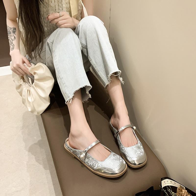 Baotou outside wearing sandals summer new color matching word with flat bottom women s slippers 40 срібний
Baotou outside wearing sandals summer new color matching word with flat bottom women s slippers 40 срібний