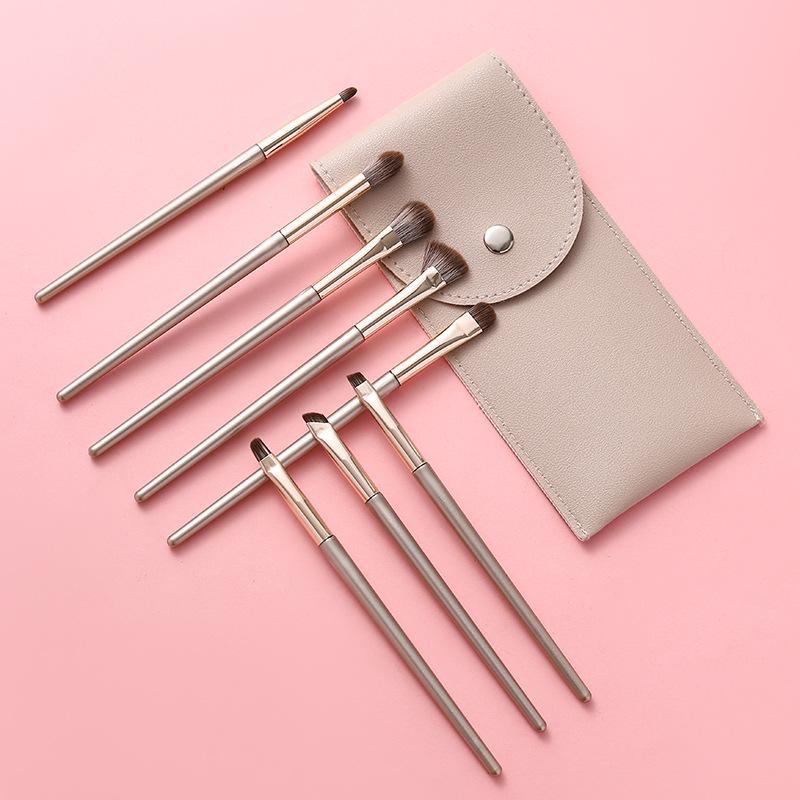 Gilt 8-Piece Makeup Brush Set: Eyeshadow, Eyeliner, Nose Contour, Blending, Stippling, Blush, Powder Brushes with Soft Bristles
Gilt 8-Piece Makeup Brush Set: Eyeshadow, Eyeliner, Nose Contour, Blending, Stippling, Blush, Powder Brushes with Soft Bristles