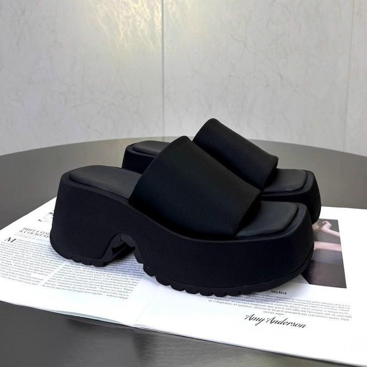 Zhao s same style~ thick-soled slippers women s dew summer new black thinking to increase height, small cool slippers to wear outside 35
Zhao s same style~ thick-soled slippers women s dew summer new black thinking to increase height, small cool slippers to wear outside 35
