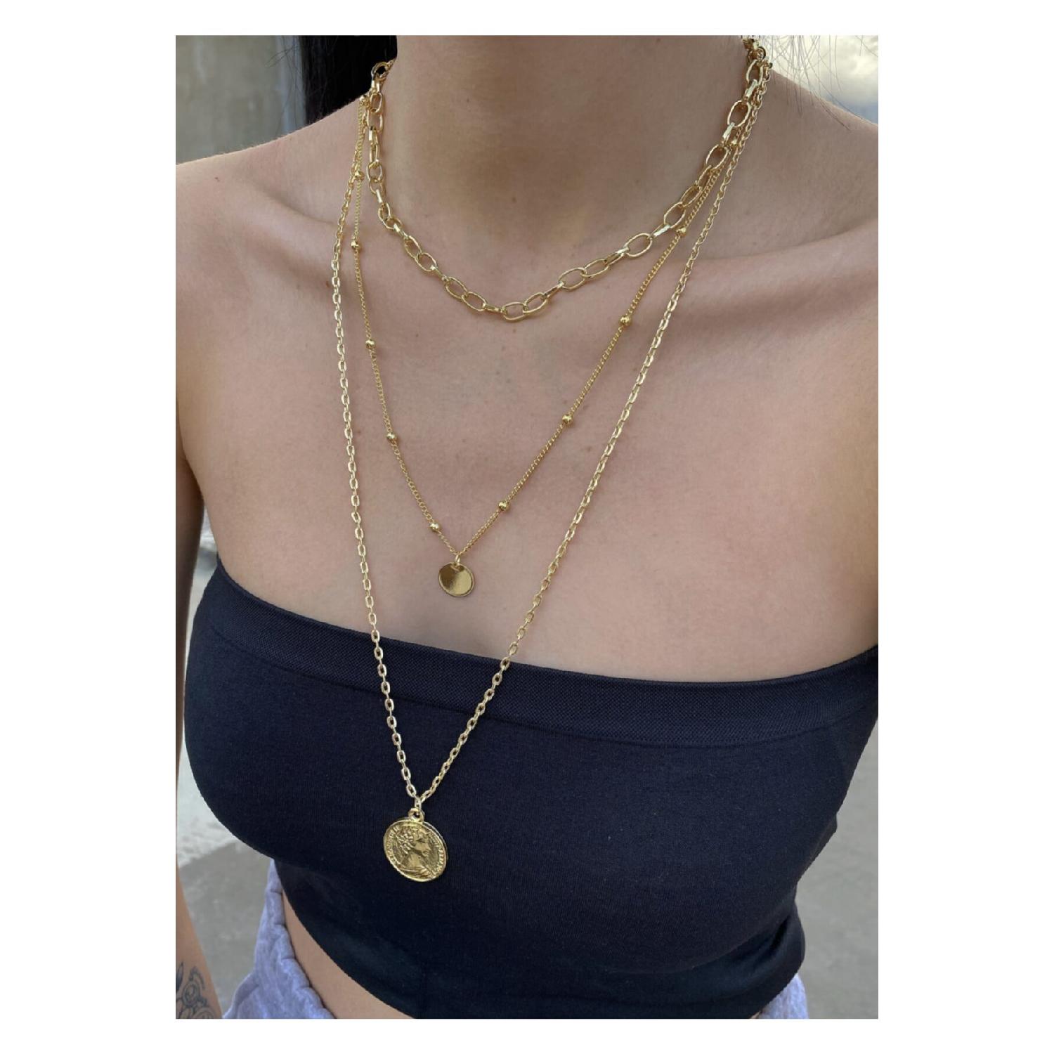 Женское комбинированное колье из трех частей золотого цвета
Женское комбинированное колье из трех частей золотого цвета