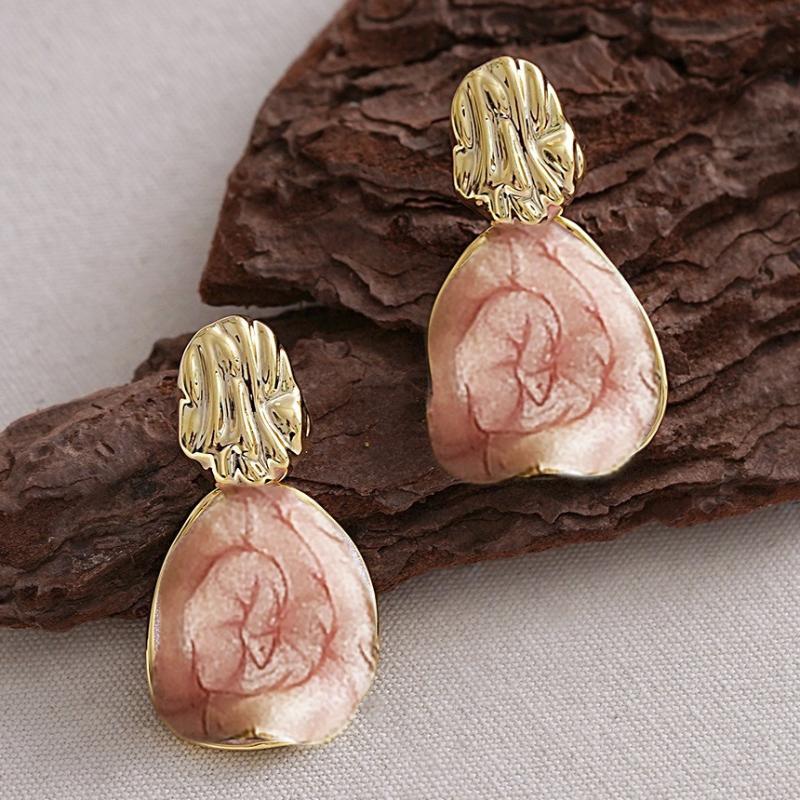 Light Pink Geometric Pendants Women s Drop Earrings Folded Top Gold Color Metal Dangle Earrings Sweet Korean Fashion Ear Jewery
Light Pink Geometric Pendants Women s Drop Earrings Folded Top Gold Color Metal Dangle Earrings Sweet Korean Fashion Ear Jewery