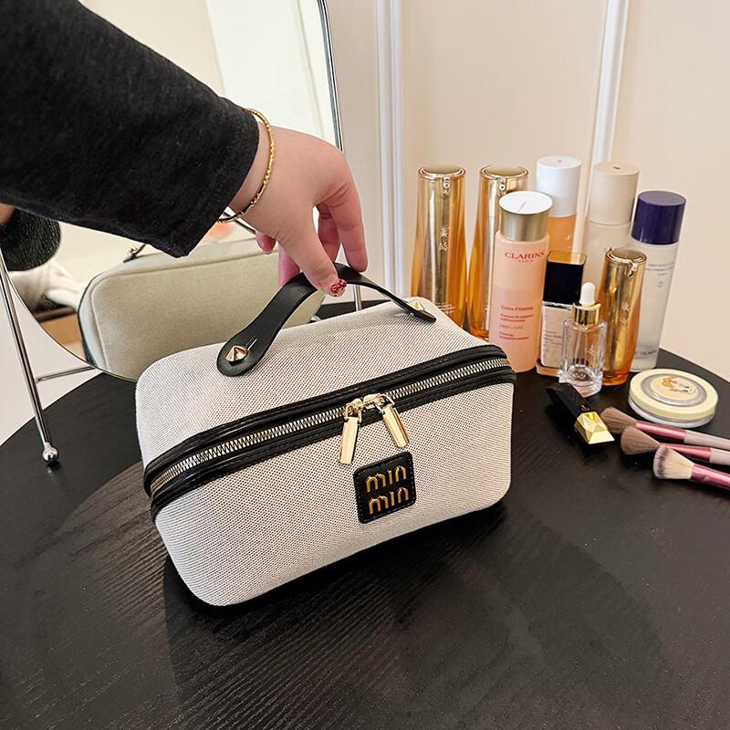 OEING Large Capacity Toiletry & Skincare Storage Bag
OEING Large Capacity Toiletry & Skincare Storage Bag