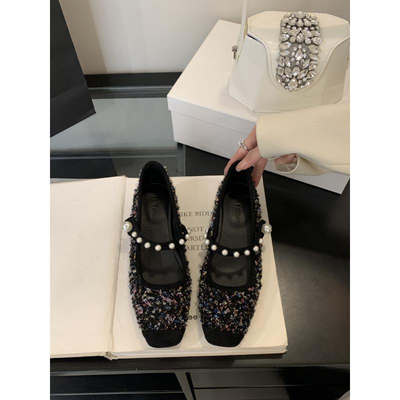 Thick heel Mary Jane Xiaoxiangfeng single shoes 2025 spring and autumn new single shoes 39
Thick heel Mary Jane Xiaoxiangfeng single shoes 2025 spring and autumn new single shoes 39