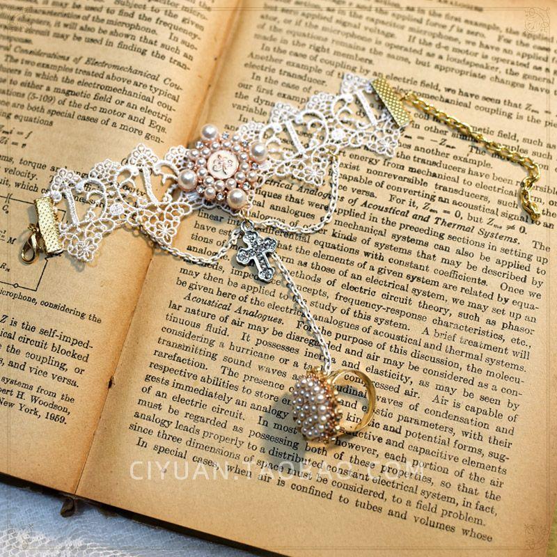 Cross Lace Gloves Gothic Punk Lolita White (S0103)
Cross Lace Gloves Gothic Punk Lolita White (S0103)