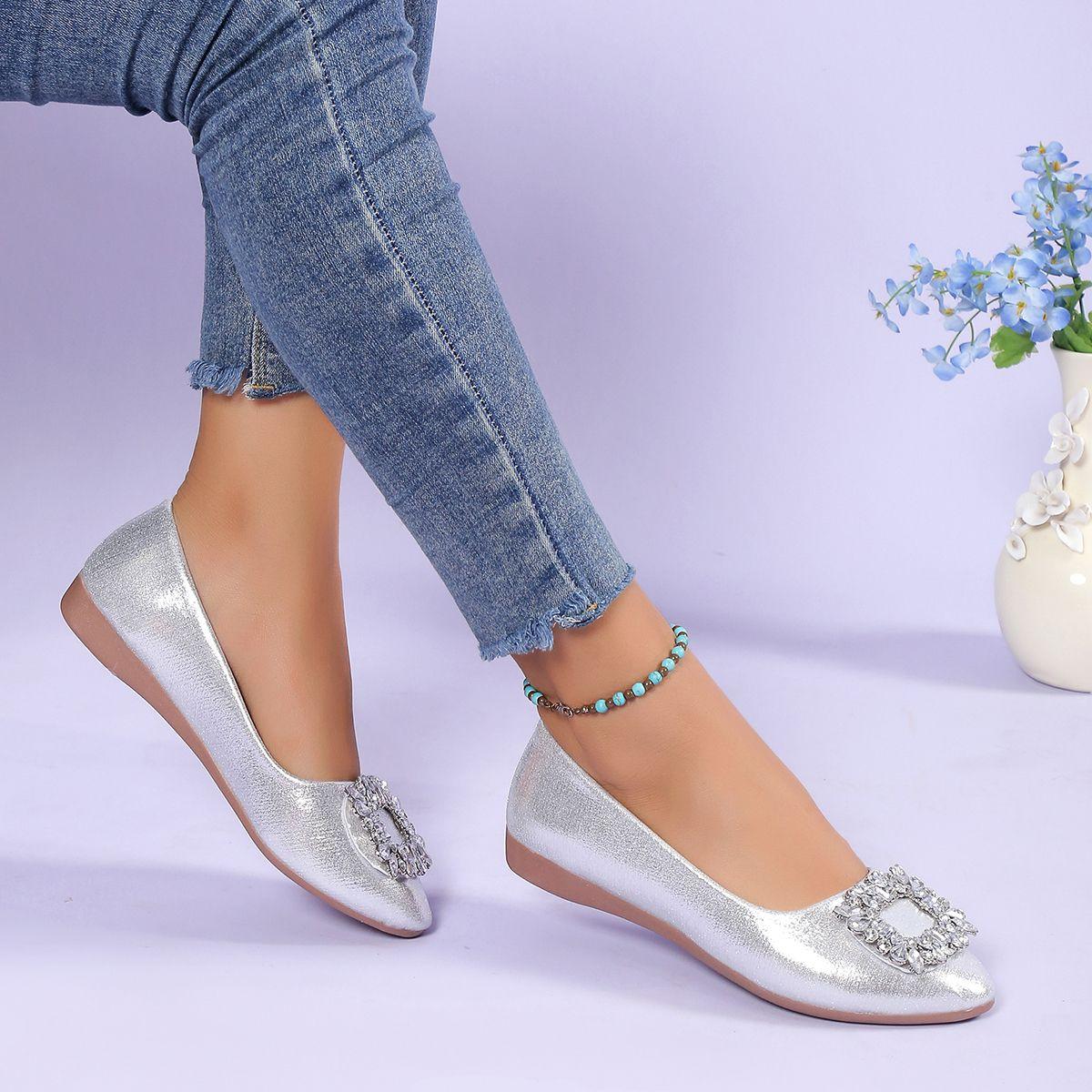 Summer New Water Diamond Square Buckle Flat Sole Shoes with Feminine Temperament Light Mouth Versatile Women s Shoes 35
Summer New Water Diamond Square Buckle Flat Sole Shoes with Feminine Temperament Light Mouth Versatile Women s Shoes 35
