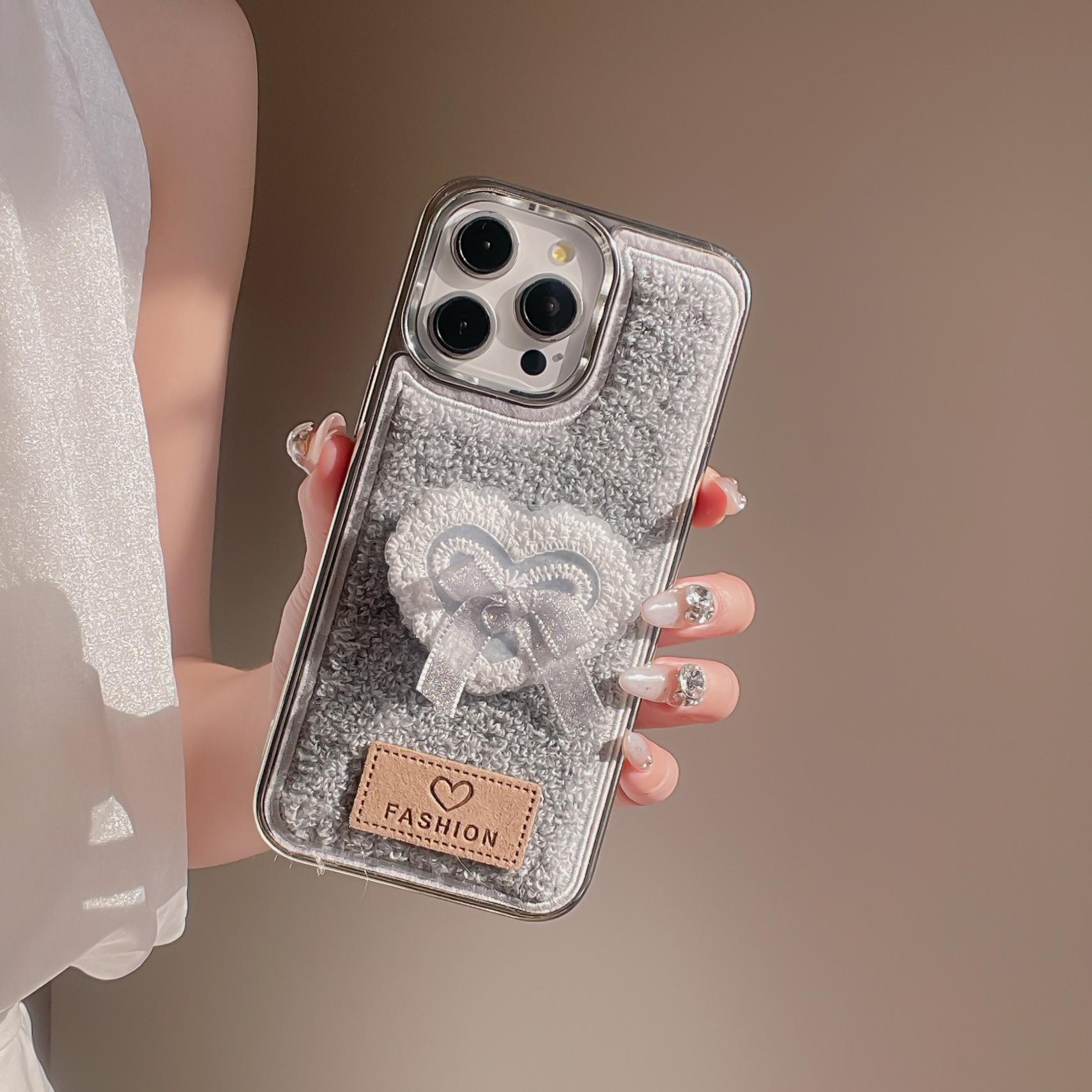 Для чохла iPhone 15 Pro Max 3D Мереживо Серце Рушникова Фетрова Текстура ТПУ Гальванічне Покриття Чохол для Телефону Pink
Для чохла iPhone 15 Pro Max 3D Мереживо Серце Рушникова Фетрова Текстура ТПУ Гальванічне Покриття Чохол для Телефону Pink