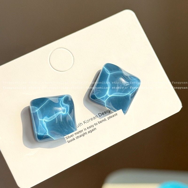 Fantasy Ice Blue Blue Square Elegant Stud Earrings Summer Mosquito Coil Ear Clip Non-Pierced Earrings for Women Special-Interest Earrings Blue water wave ear studs
Fantasy Ice Blue Blue Square Elegant Stud Earrings Summer Mosquito Coil Ear Clip Non-Pierced Earrings for Women Special-Interest Earrings Blue water wave ear studs
