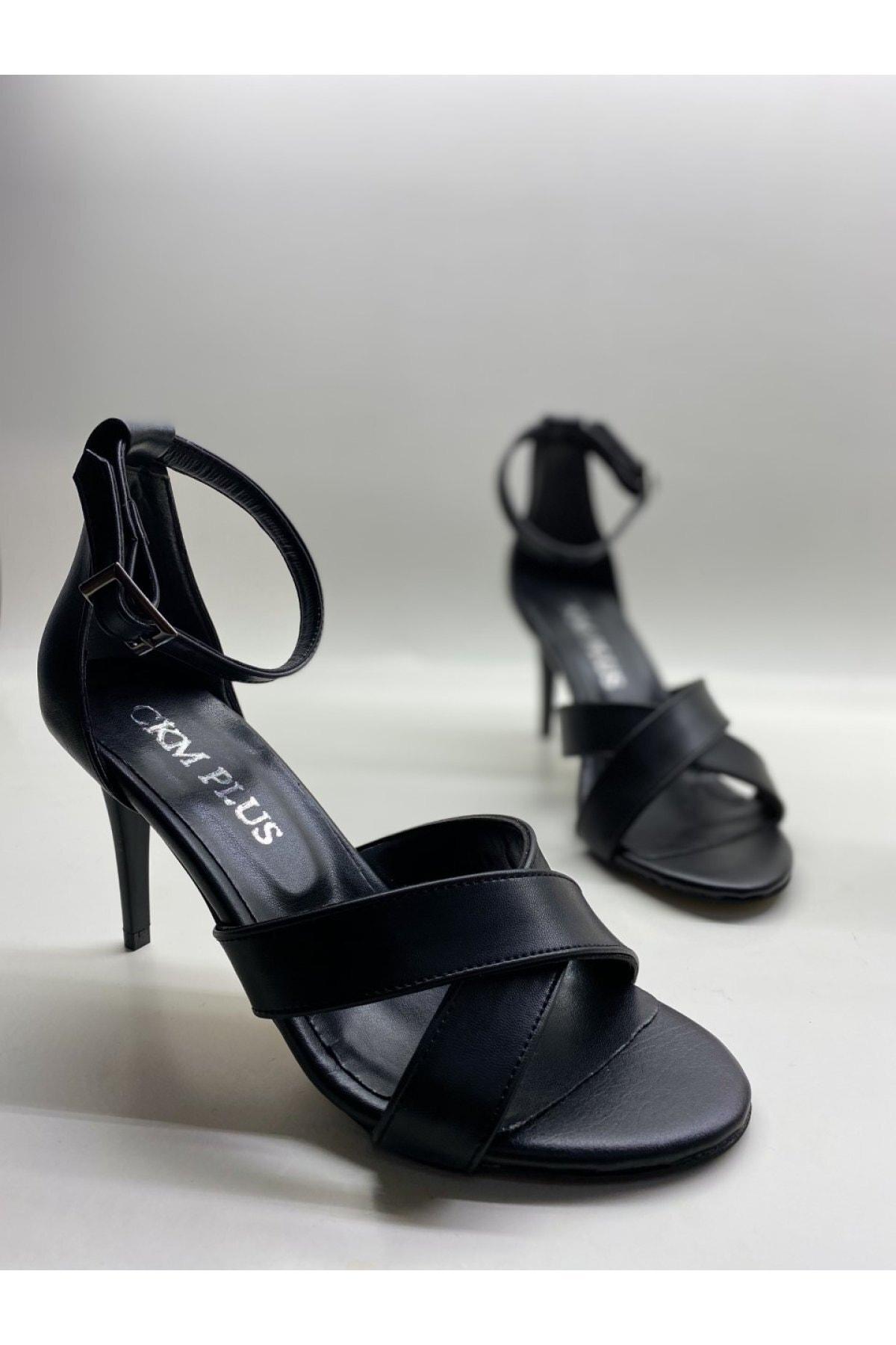 Women s Plus Size Cross Strapped Black Leather Buckle Heeled Sandals with Special and Large Numbers 36
Women s Plus Size Cross Strapped Black Leather Buckle Heeled Sandals with Special and Large Numbers 36