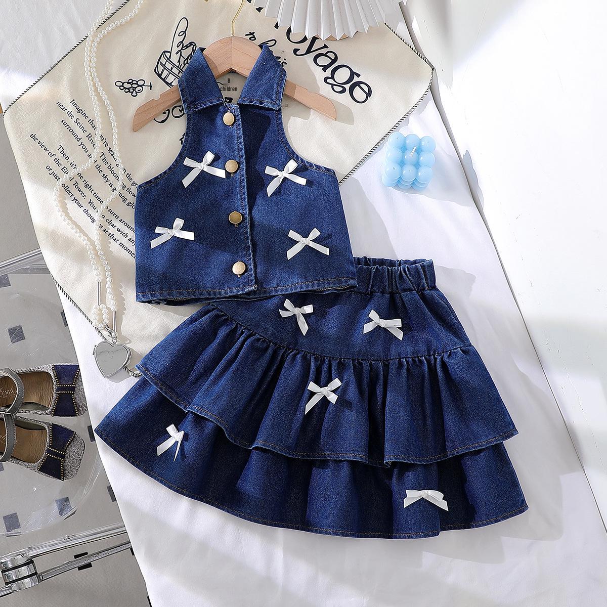 2026 European & American Style Girls Halter Neck Denim Lapel Bow Dress 5 Years
2026 European & American Style Girls Halter Neck Denim Lapel Bow Dress 5 Years