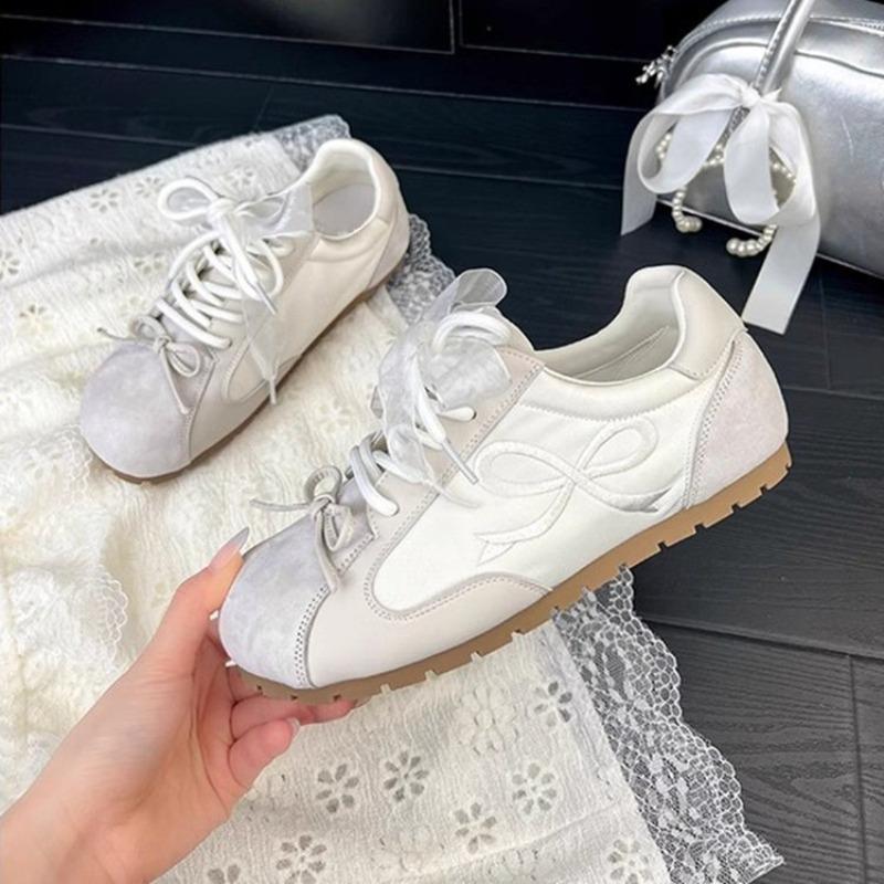 Женские осенние новые универсальные дышащие легкие мягкие кроссовки на плоской подошве, повседневные спортивные маленькие белые туфли для женщин 40
Женские осенние новые универсальные дышащие легкие мягкие кроссовки на плоской подошве, повседневные спортивные маленькие белые туфли для женщин 40