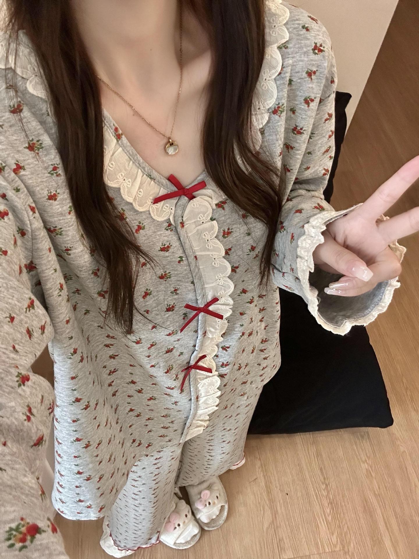 French sweet small floral lotus leaf edge pajamas women s autumn new large size skin-friendly and comfortable loungewear set M
French sweet small floral lotus leaf edge pajamas women s autumn new large size skin-friendly and comfortable loungewear set M