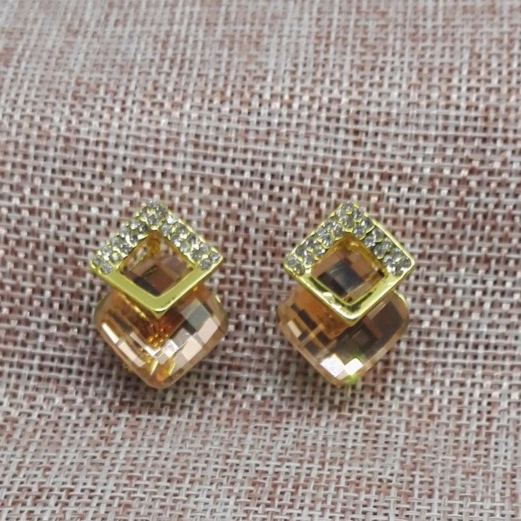 Серьги-пусеты с подвесками из бриллиантовых кристаллов в корейском стиле - Универсальные и простые шампанского
Серьги-пусеты с подвесками из бриллиантовых кристаллов в корейском стиле - Универсальные и простые шампанского