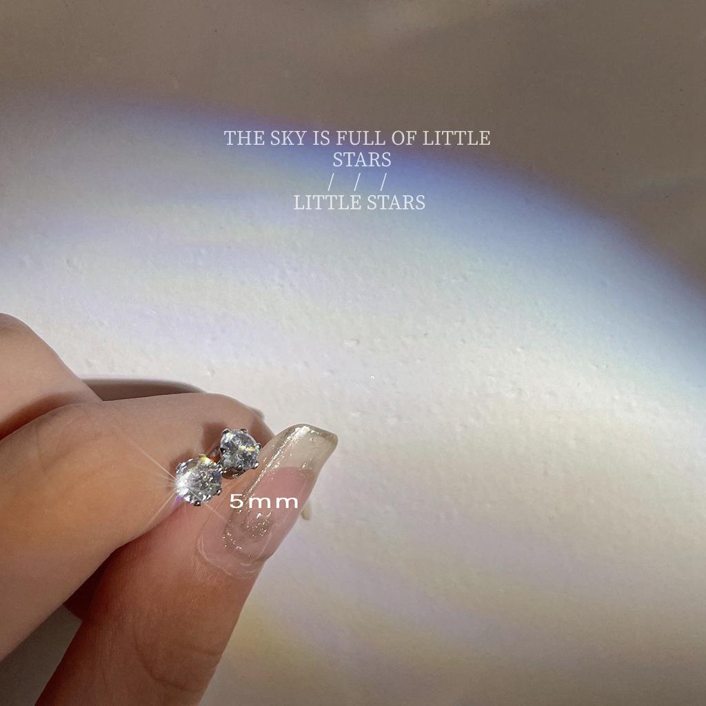 Minimalist Compact Super Sparkling Earrings For Women 1 pair(5mm)
Minimalist Compact Super Sparkling Earrings For Women 1 pair(5mm)