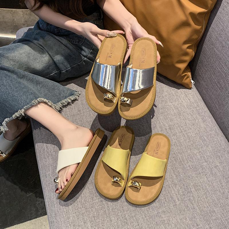 One-word set of toe slippers for women s outer wear 2025 summer new one-pedal flat-bottomed metal buckle versatile cool slippers 35 бежевый
One-word set of toe slippers for women s outer wear 2025 summer new one-pedal flat-bottomed metal buckle versatile cool slippers 35 бежевый