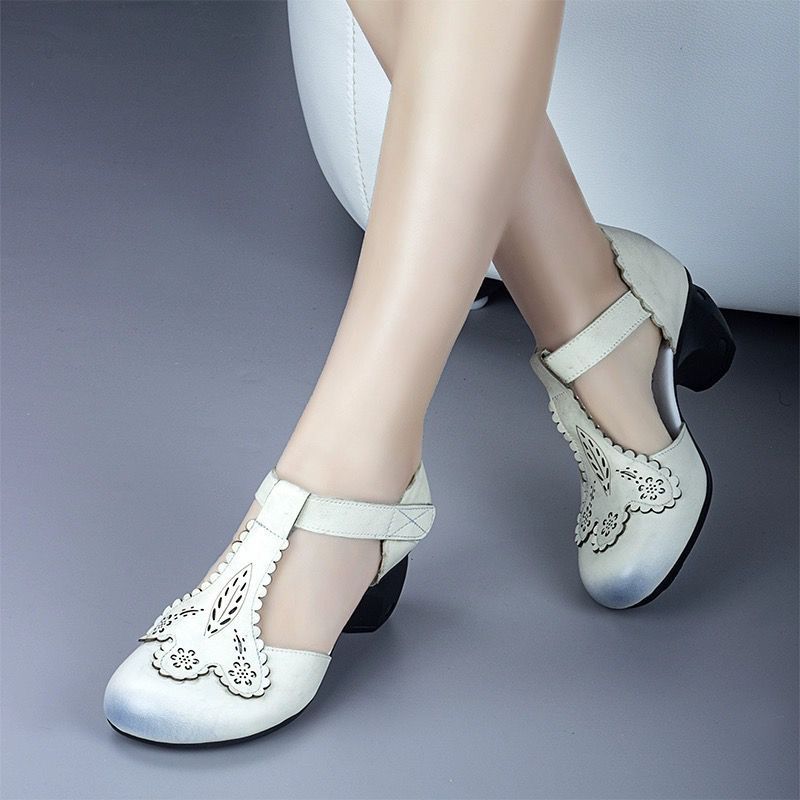 Single Shoes Women s Spring and Autumn New Retro Thick Heel Soft Sole Women s Dance Shoes Summer Hollow Mother Shoes 40 білий
Single Shoes Women s Spring and Autumn New Retro Thick Heel Soft Sole Women s Dance Shoes Summer Hollow Mother Shoes 40 білий