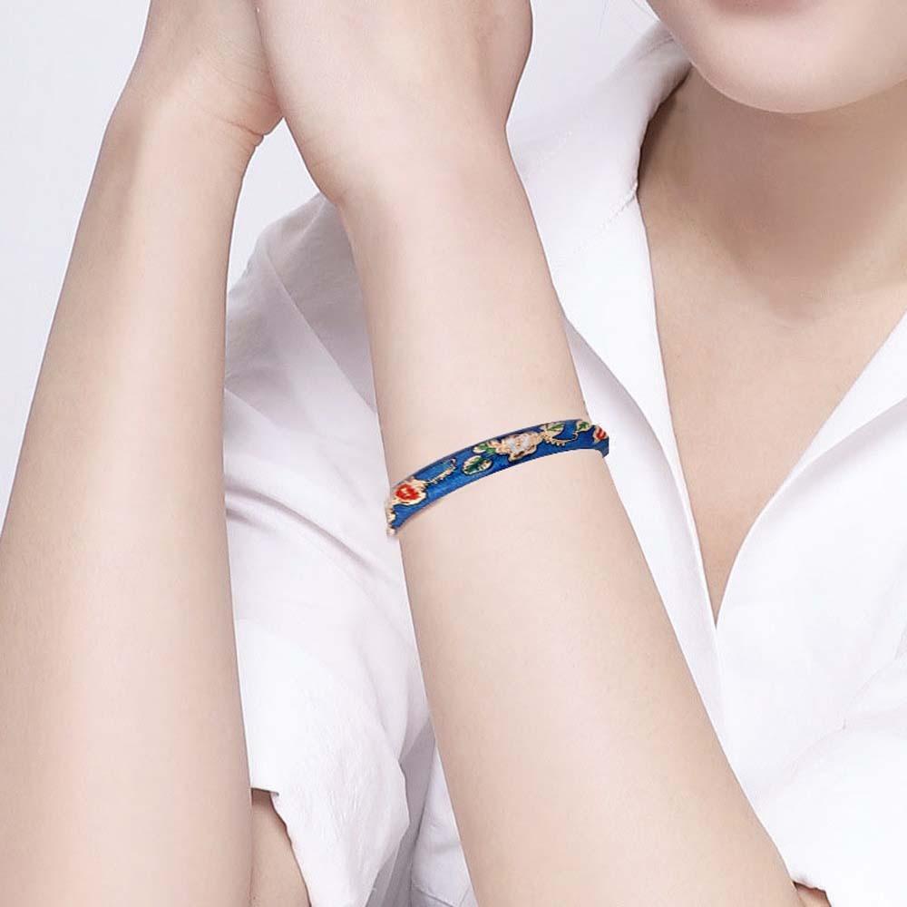 Traditional Filigree Enamel Bangle Hanfu Accessories Women s Wrist Jewelry Daily Style 5
Traditional Filigree Enamel Bangle Hanfu Accessories Women s Wrist Jewelry Daily Style 5