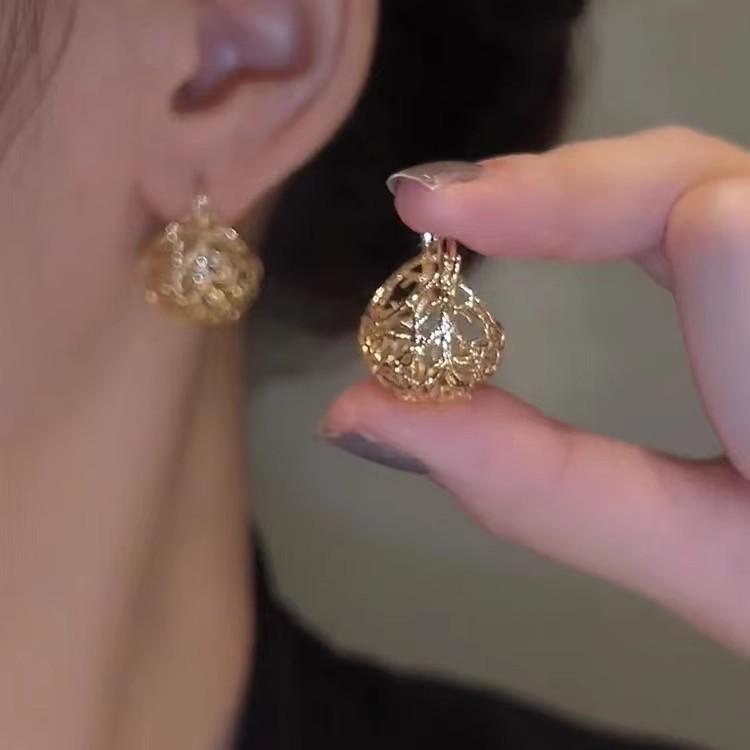 Elegant French Retro Hollow Bird Nest Dangle Earrings for Women - Luxurious, High-End Ear Cuffs with Unique Niche Design золотой
Elegant French Retro Hollow Bird Nest Dangle Earrings for Women - Luxurious, High-End Ear Cuffs with Unique Niche Design золотой