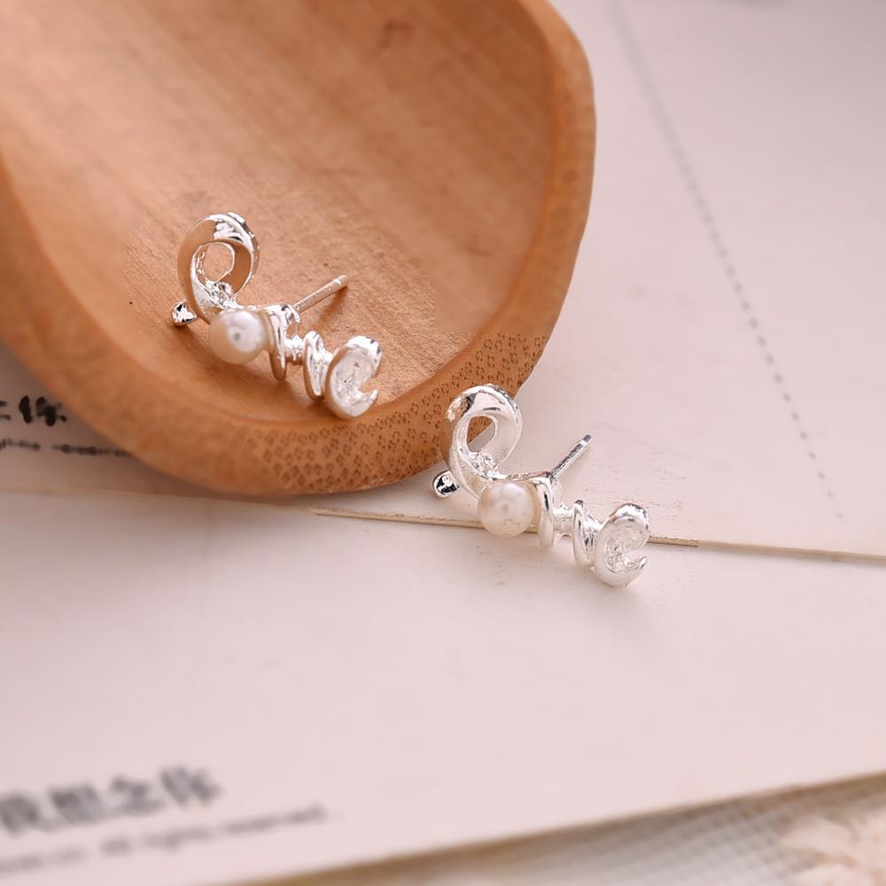 New Money Zircon Wholesale Fashion Temperament Wild Short Necklace Love Letter Water Personality Neck Chain Clavicle Chain
New Money Zircon Wholesale Fashion Temperament Wild Short Necklace Love Letter Water Personality Neck Chain Clavicle Chain