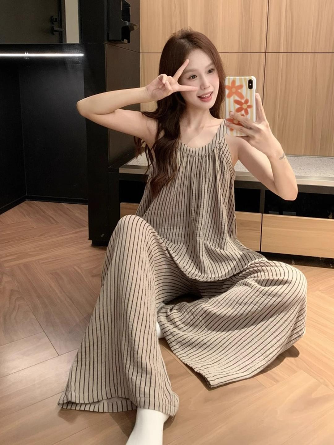 A Bao Xi Women s Summer Pajama Set - Sweet Camisole & Shorts for Indoor/Outdoor Wear XL-2XL
A Bao Xi Women s Summer Pajama Set - Sweet Camisole & Shorts for Indoor/Outdoor Wear XL-2XL