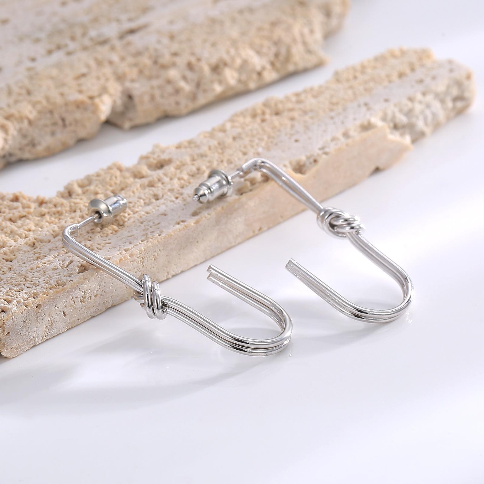 Новые серьги-пусеты женские нишевый дизайн премиальные серьги 2025 новые популярные личность уникальные осенне-зимние серьги
Новые серьги-пусеты женские нишевый дизайн премиальные серьги 2025 новые популярные личность уникальные осенне-зимние серьги