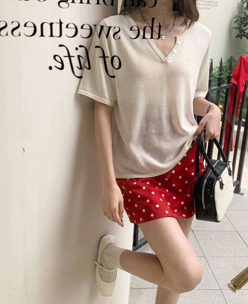 Plus Size Striped V-Neck Knit Top - Women s Summer Short Sleeve T-Shirt XL (recommended for 50-65kg)
Plus Size Striped V-Neck Knit Top - Women s Summer Short Sleeve T-Shirt XL (recommended for 50-65kg)