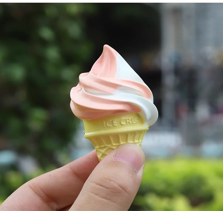 Cute 3D Ice Cream Falling on A Car- Fun Simulation Ice Cream Ornament Funny Motorcycle Creative Ornament Send Traceless Glue 6CM рожевий
Cute 3D Ice Cream Falling on A Car- Fun Simulation Ice Cream Ornament Funny Motorcycle Creative Ornament Send Traceless Glue 6CM рожевий