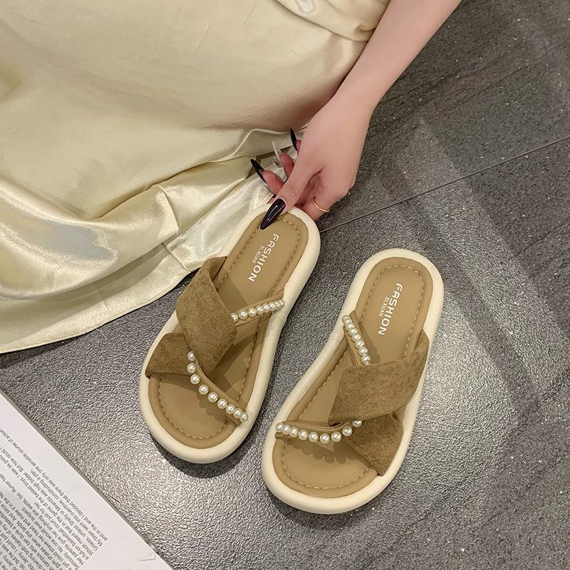 Slippers women s summer outer wear thick bottom 2025 new fashion beautiful not tired feet with skirt cool slippers 40 чорний
Slippers women s summer outer wear thick bottom 2025 new fashion beautiful not tired feet with skirt cool slippers 40 чорний