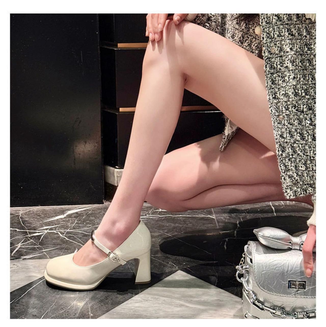 Fashion Fashion Sexy High Heels Women 2025 Spring British Style One-Word Buckle Round Head Thick Heel Comfortable Small Leather Shoes 34 белый
Fashion Fashion Sexy High Heels Women 2025 Spring British Style One-Word Buckle Round Head Thick Heel Comfortable Small Leather Shoes 34 белый