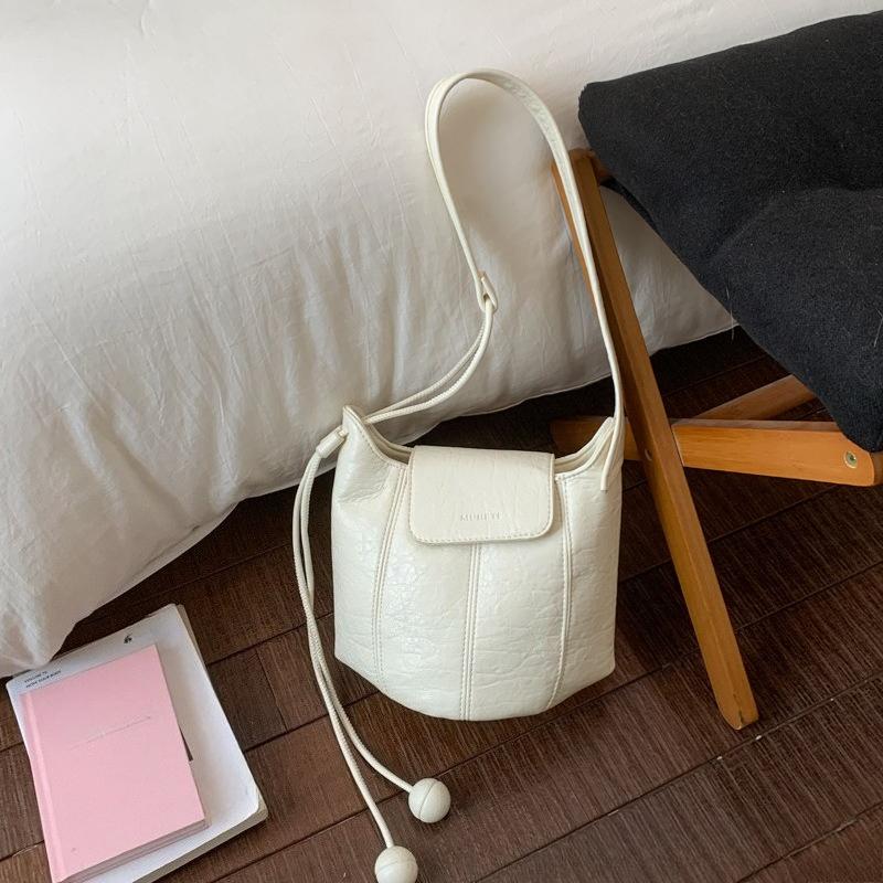 Small-scale Design Retro Business Shoulder Bag with Underarm Strap Stylish Crossbody Bucket Bag One Size бежевий
Small-scale Design Retro Business Shoulder Bag with Underarm Strap Stylish Crossbody Bucket Bag One Size бежевий