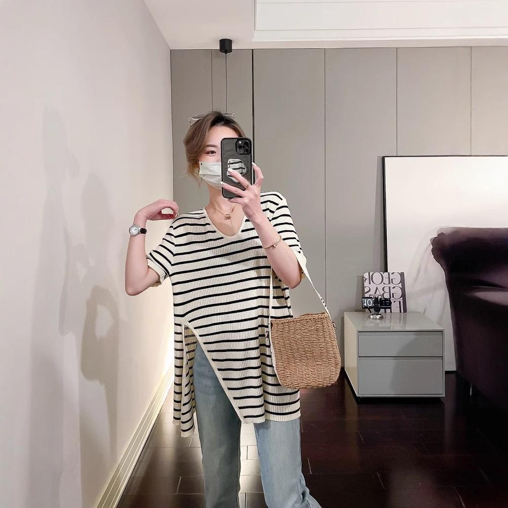 Женская летняя футболка большого размера из ледяного шелка с V-образным вырезом и полосатым коротким рукавом One Size (up to 125 jin)
Женская летняя футболка большого размера из ледяного шелка с V-образным вырезом и полосатым коротким рукавом One Size (up to 125 jin)