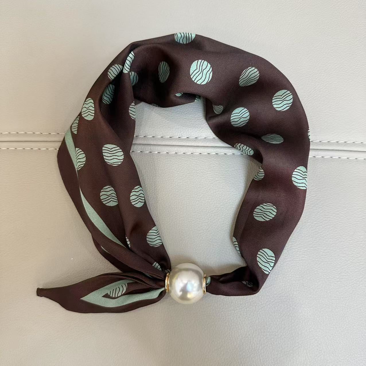 Letter Magnetic Buckle Small Square Scarf Long Silk Scarf Women S Spring And Summer Matching Shirt Professional Decoration Thin Scarf
Letter Magnetic Buckle Small Square Scarf Long Silk Scarf Women S Spring And Summer Matching Shirt Professional Decoration Thin Scarf