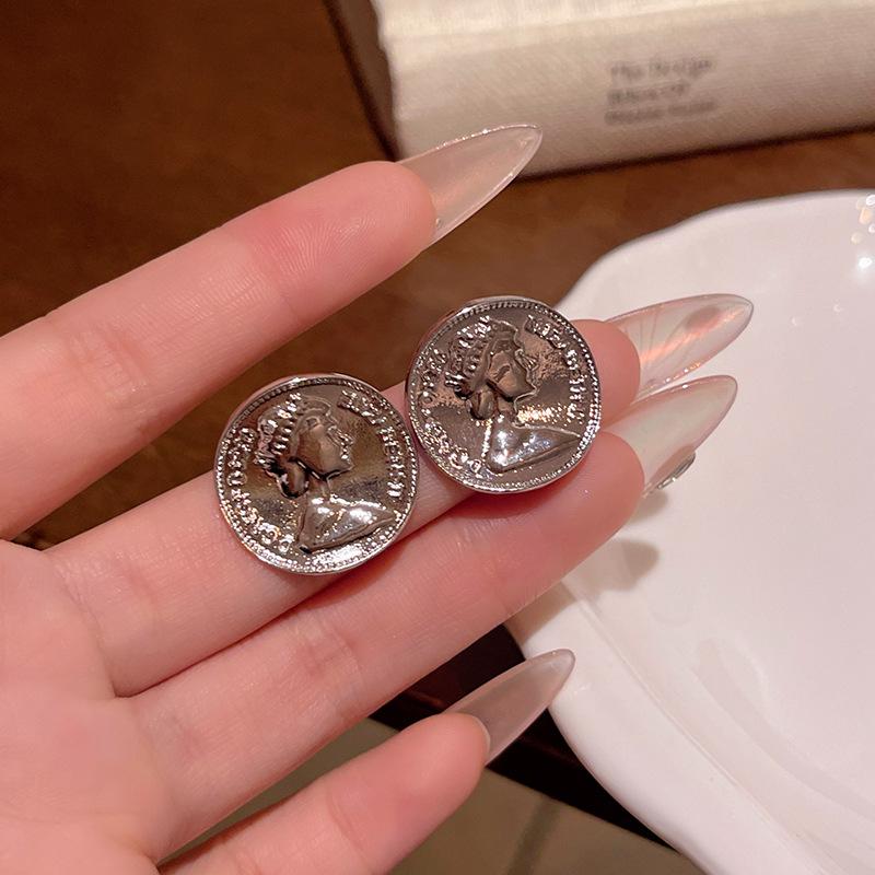 Retro Personality Advanced Feeling Exaggerate Metallic Feeling Portrait Earrings For Women 1 pair срібний
Retro Personality Advanced Feeling Exaggerate Metallic Feeling Portrait Earrings For Women 1 pair срібний