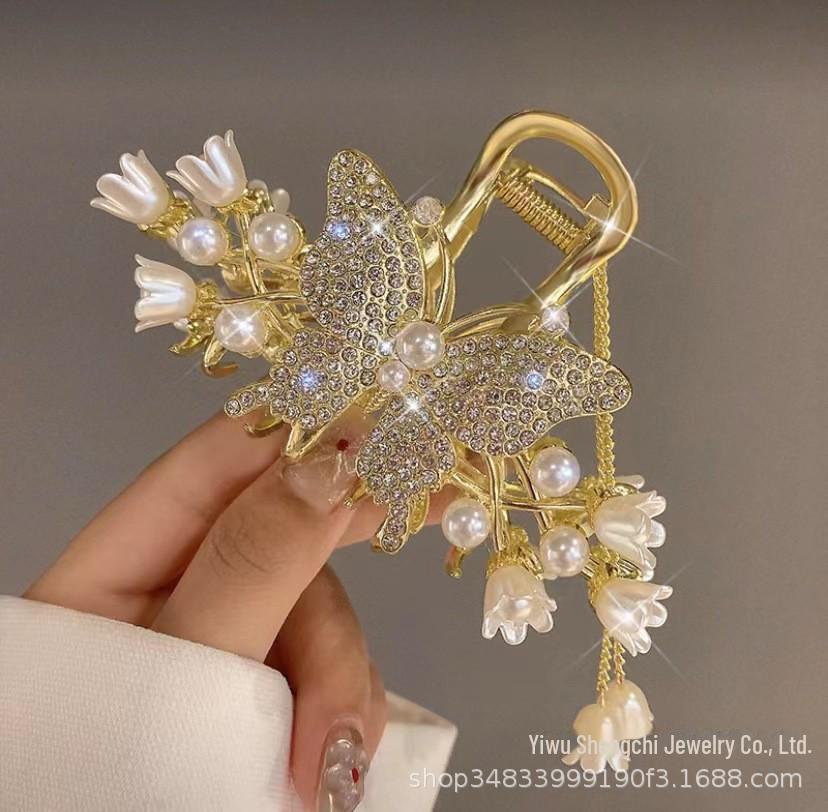 Заколка для волос «Акула» с жемчугом и стразами «Лилия долины»
Заколка для волос «Акула» с жемчугом и стразами «Лилия долины»