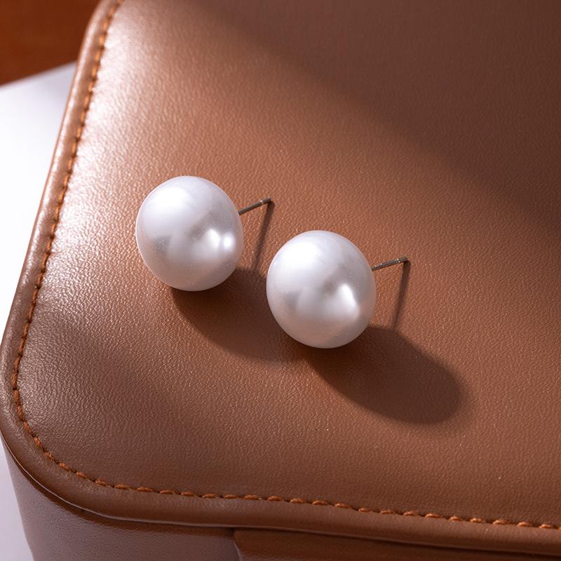 Premium Pink Pearl Stud Earrings Women S Light Luxury Niche Design Earrings Temperament Ear Buckles Gentle And Elegant Earrings
Premium Pink Pearl Stud Earrings Women S Light Luxury Niche Design Earrings Temperament Ear Buckles Gentle And Elegant Earrings