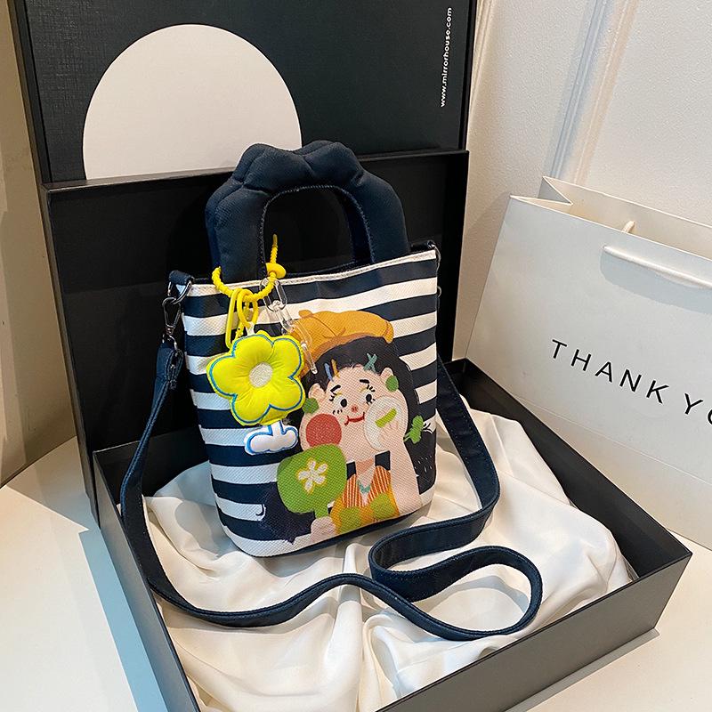 New Cartoon Graffiti Canvas Shoulder Crossbody Bucket Bag for Girls Without Pendant чёрный
New Cartoon Graffiti Canvas Shoulder Crossbody Bucket Bag for Girls Without Pendant чёрный