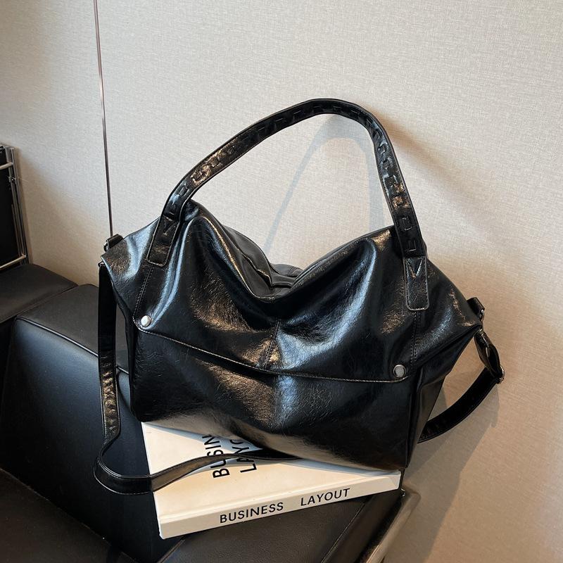 Today s popular large-capacity bags women s new fashion versatile commuter messenger bags shoulder bags
Today s popular large-capacity bags women s new fashion versatile commuter messenger bags shoulder bags